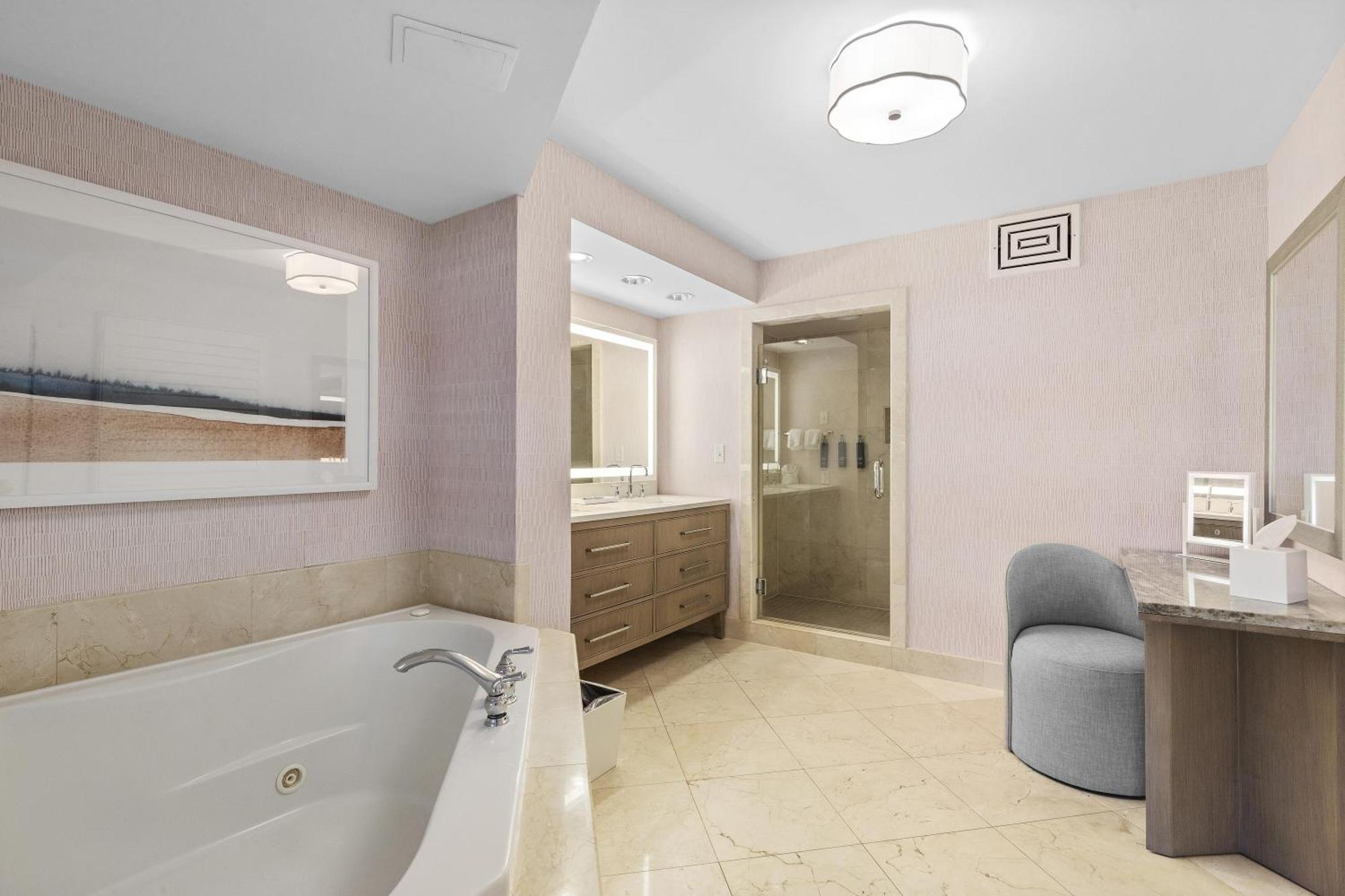 Superior King Suite,1765822289:JPEG