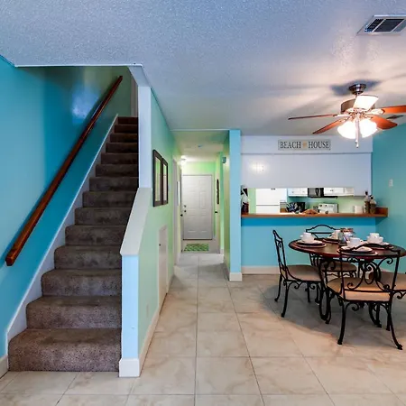 Destin Townhome W/ Balcony - Walk To The Beach!-2